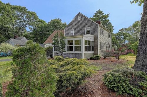 490 Squantum Dr, Warwick, RI 02888-5725
