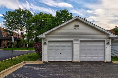 237 Mill Rd, Addison IL  60101-6608 exterior