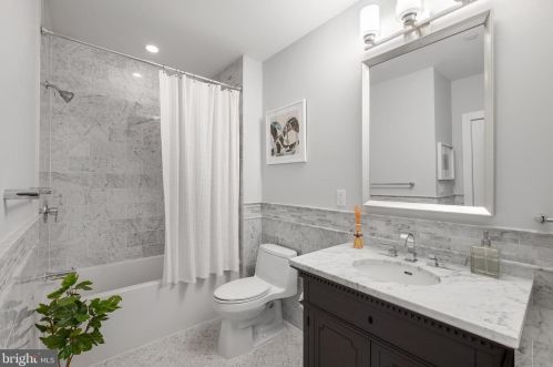 419 Green St, Philadelphia PA  19123-2810 exterior
