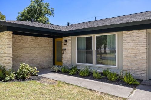 1909 Belford Dr, Austin TX  78757-8205 exterior