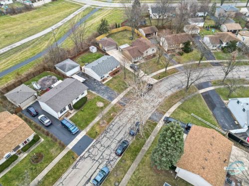 162 Garden Dr, Lemont IL  60440-2616 exterior