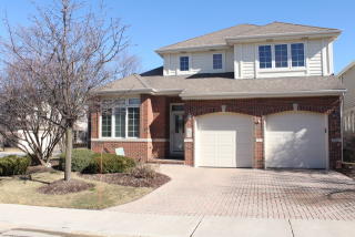 6401 Emerald Ct, Willowbrook, IL 60527-5394