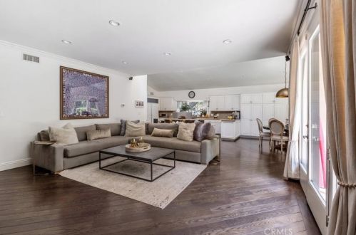 1566 Hillside Dr, Glendale CA  91208-2456 exterior