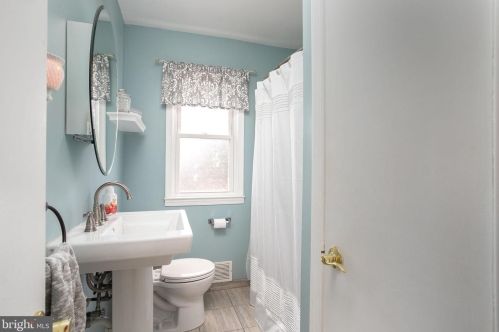 14 Winding Way, Trenton NJ 08620-2628 exterior