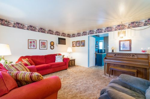 132 Laura Ln, Thornton, IL 60476-1034