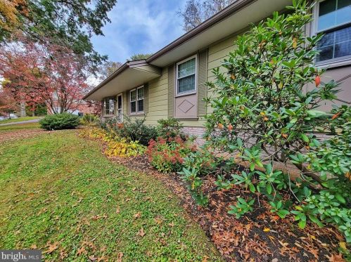 1116 Colonial Rd, Lancaster, PA 17603-6108