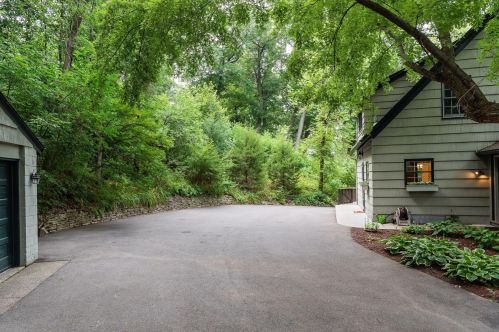 2260 Medicine Lake Blvd, Minneapolis MN  55441-4238 exterior