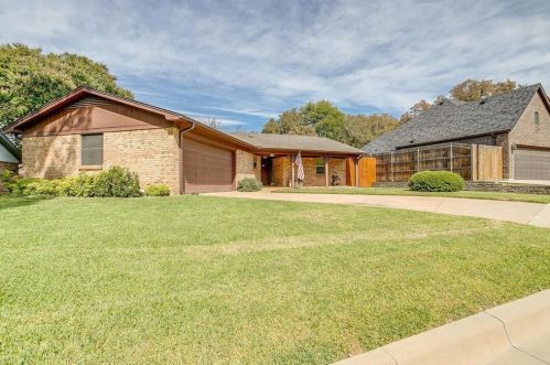 6725 Starnes Rd, Fort Worth, TX 76182-7610