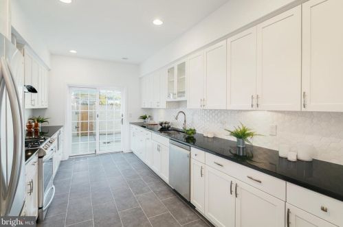 1828 12 St, Philadelphia PA 19147-4532 exterior