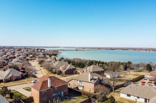 4406 Carlton Dr, Garland TX 75043-7299 exterior