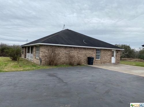 489 Chaparral Rd, Victoria, TX 77905-3838
