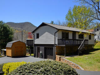 35 Dix Creek One Rd, Leicester, NC 28748-9319