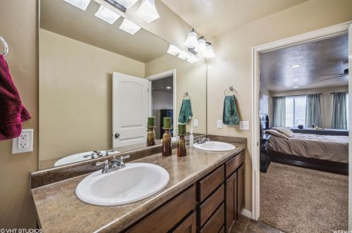 7617 4770, Taylorsville UT 84084-5508 exterior