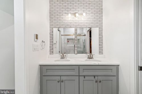 1324 Howard St, Philadelphia PA 19122-2445 exterior