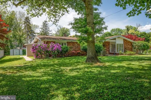 13 Blackwood Dr, Trenton, NJ 08628-2602