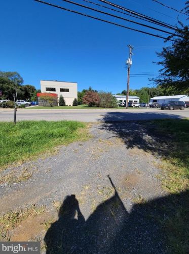 1123 Harrisburg Pike, Carlisle PA  17013-1618 exterior