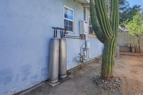 3440 Mono Dr, Riverside CA  92506-2117 exterior