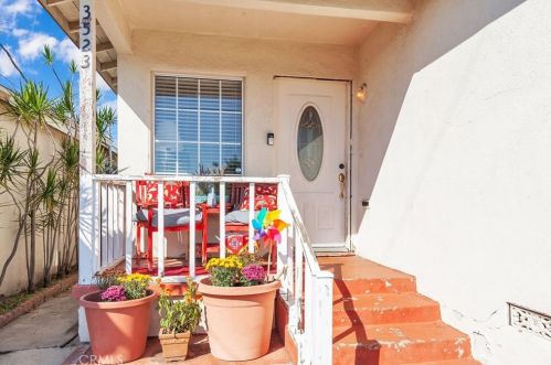 3523 109th St, Inglewood, CA 90303-2215