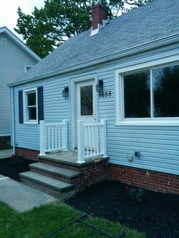5655 Shawnee Dr, Cleveland, OH 44124-3050