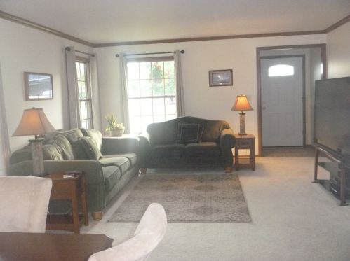 1195 Driftwood Ln, Hanover Park, IL 60103-5875