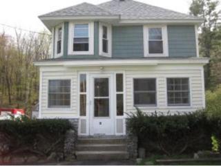 11 Amesbury Rd, Newton, NH 03858-3201