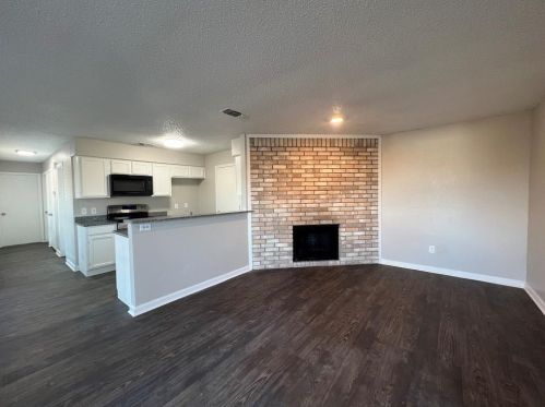 6701 Crestmont Ct, Fort Worth TX  76133-8711 exterior