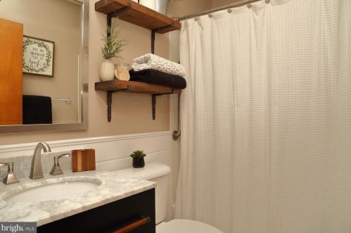 59 Pilgrim Dr, Lancaster PA  17603-6450 exterior