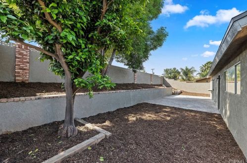 9850 Mcnicholl Dr, Riverside CA  92503-5521 exterior