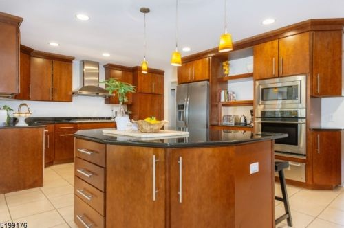 2 Brookview Cir, Dover NJ  07869-4636 exterior