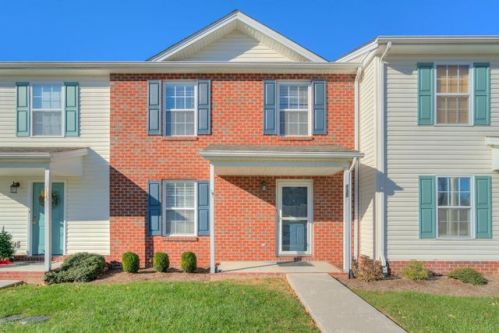 135 Charleston Ln, Christiansburg, VA 24073-2286