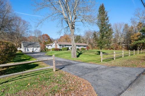 230 Bloomingdale Rd, Quaker Hill CT  06375-1337 exterior