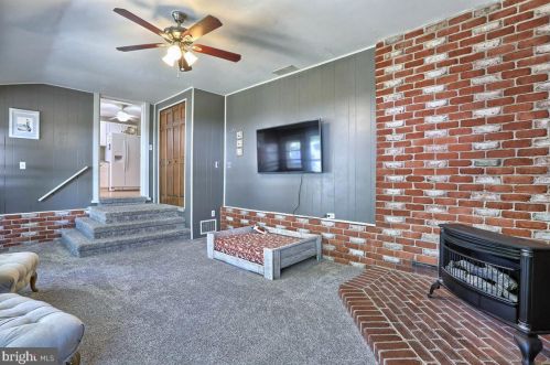 126 Cedar St, Carlisle PA  17013-2201 exterior