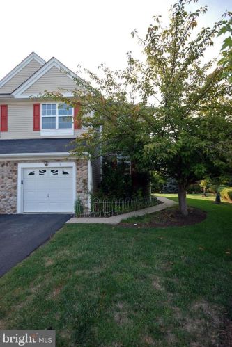 11 River Birch Cir, Princeton, NJ 08540-4628