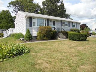 10 Oriole St, Pawcatuck CT  06379-2320 exterior