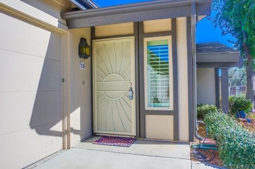 728 Nob Cir, Vista, CA 92084-3810