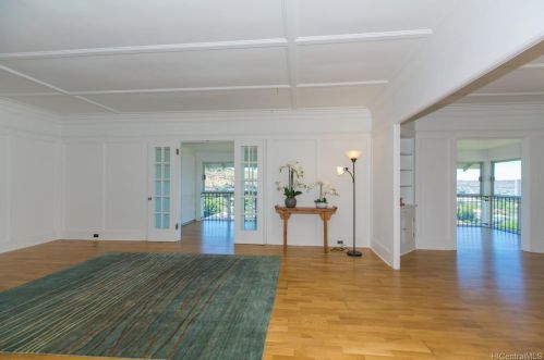 2021 Kakela Dr, Honolulu HI  96822-2158 exterior