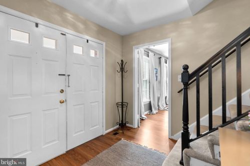 7932 Lake Pleasant Dr, Springfield VA  22153-2707 exterior