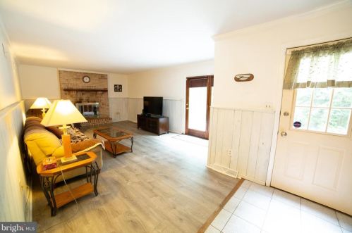 102 Suncrest Rd, Lancaster PA  17601-4834 exterior