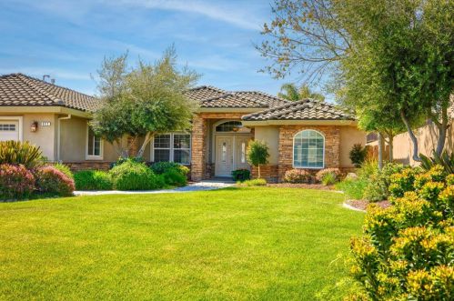 802 7th St, Ripon, CA 95366-2564