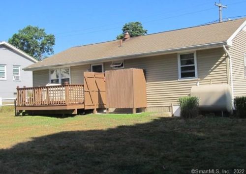 42 Whitecap Rd, Niantic CT  06357-3326 exterior