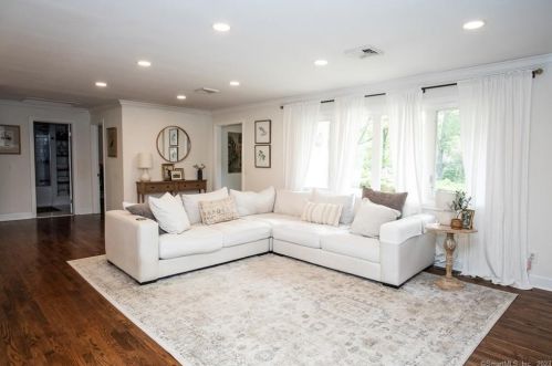 20 Cedar Hill Rd, Milford, CT 06461-2716