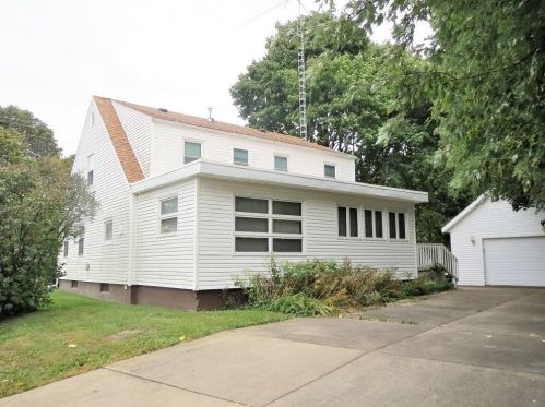 813 Chestnut Ave, Nelson, IL 61021-3803