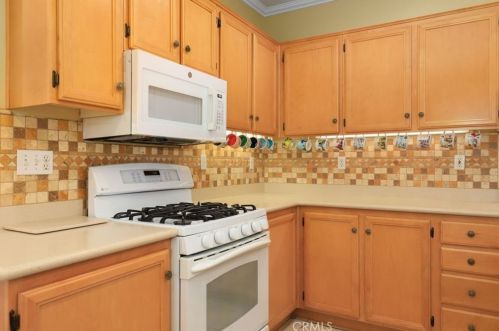 12595 Orangeblossom Ln, Riverside CA  92503-7058 exterior