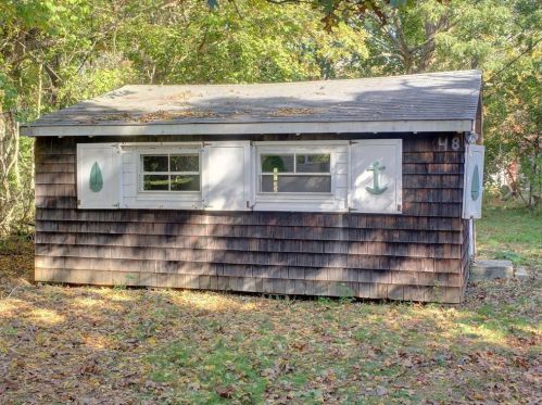 48 Burnham St, Charlestown, RI 02813-2310