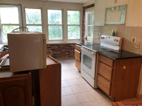 181 Hawthorne Ter, Torrington, CT 06790-5160
