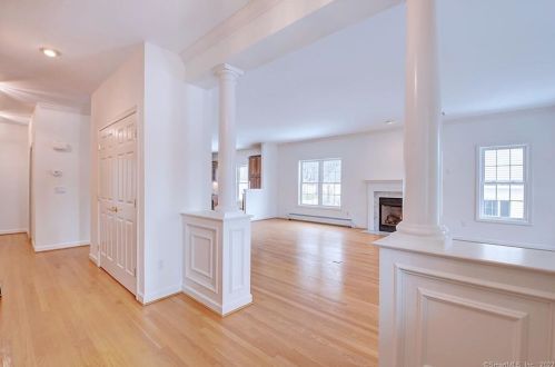 70 Autumn Ln, Glastonbury, CT 06033-3397