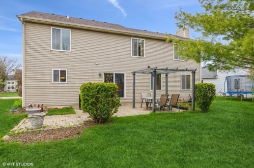 1548 Autumncrest Dr, Bull Valley IL  60014-2942 exterior