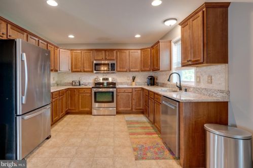 239 Railroad Ave, Ephrata PA  17522-2327 exterior