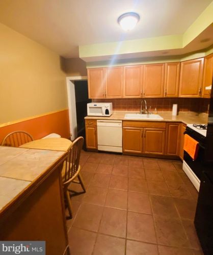 3023 3 St, Philadelphia PA 19133-3228 exterior