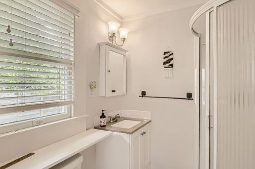 3901 Becker Ave, Austin TX  78751-5209 exterior